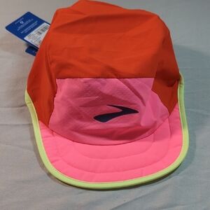 Brooks Cherry Tomatoe And Neo Pink Runners Packable Hat.. New!!!!